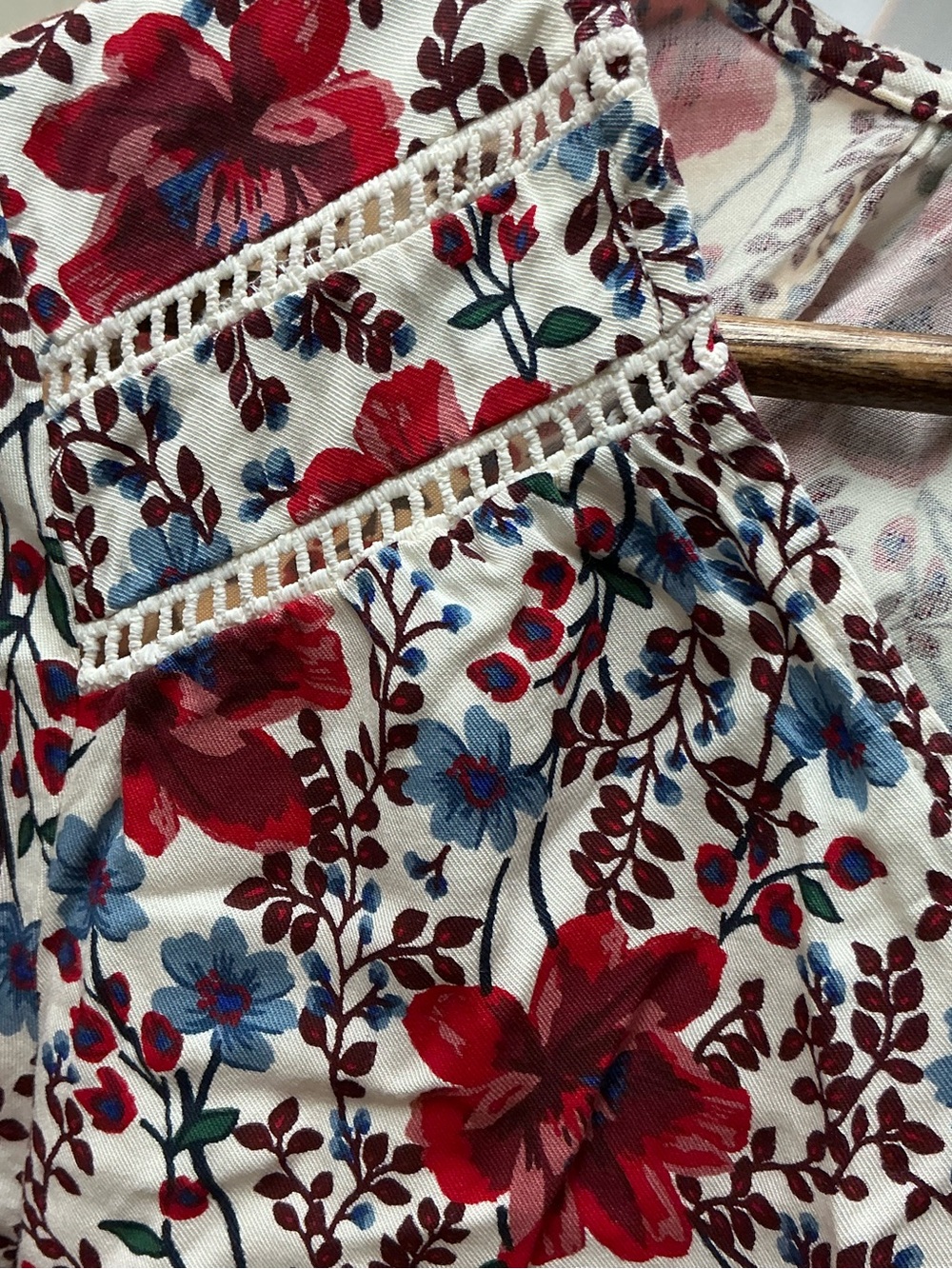 Old Navy Floral V-Neck Dress in White, Red & Blue - Picture 5 of 7